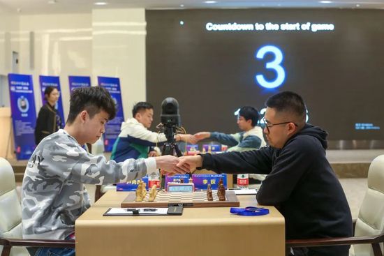 李亚林顿时失望至极，他开口道：苏若离跑了，万龙殿也不再查了，那个陈肇钟也没有任何问题，那这案子基本不可能水落石出了。